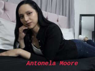 Antonela_Moore