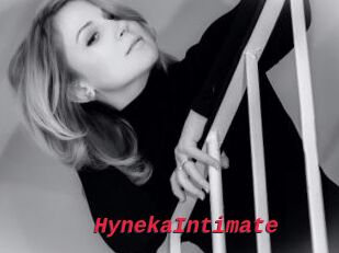 HynekaIntimate