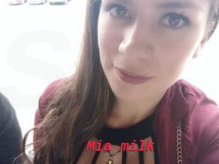 Mia_milk